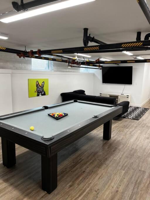 Columbus Gem With Pool Table! Pets Welcome! Apartment Bagian luar foto